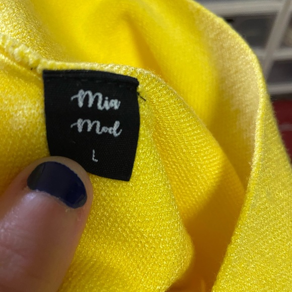 Mia Mod Yellow Pleated Skirt - Picture 3 of 3